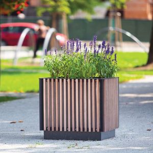 China Wearproof EN840 Certificate Wooden Flower Pots With Liner wholesale