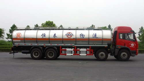 Chemical Liquid Tank Truck High Performance 24700L 8x4 Fuel Storage