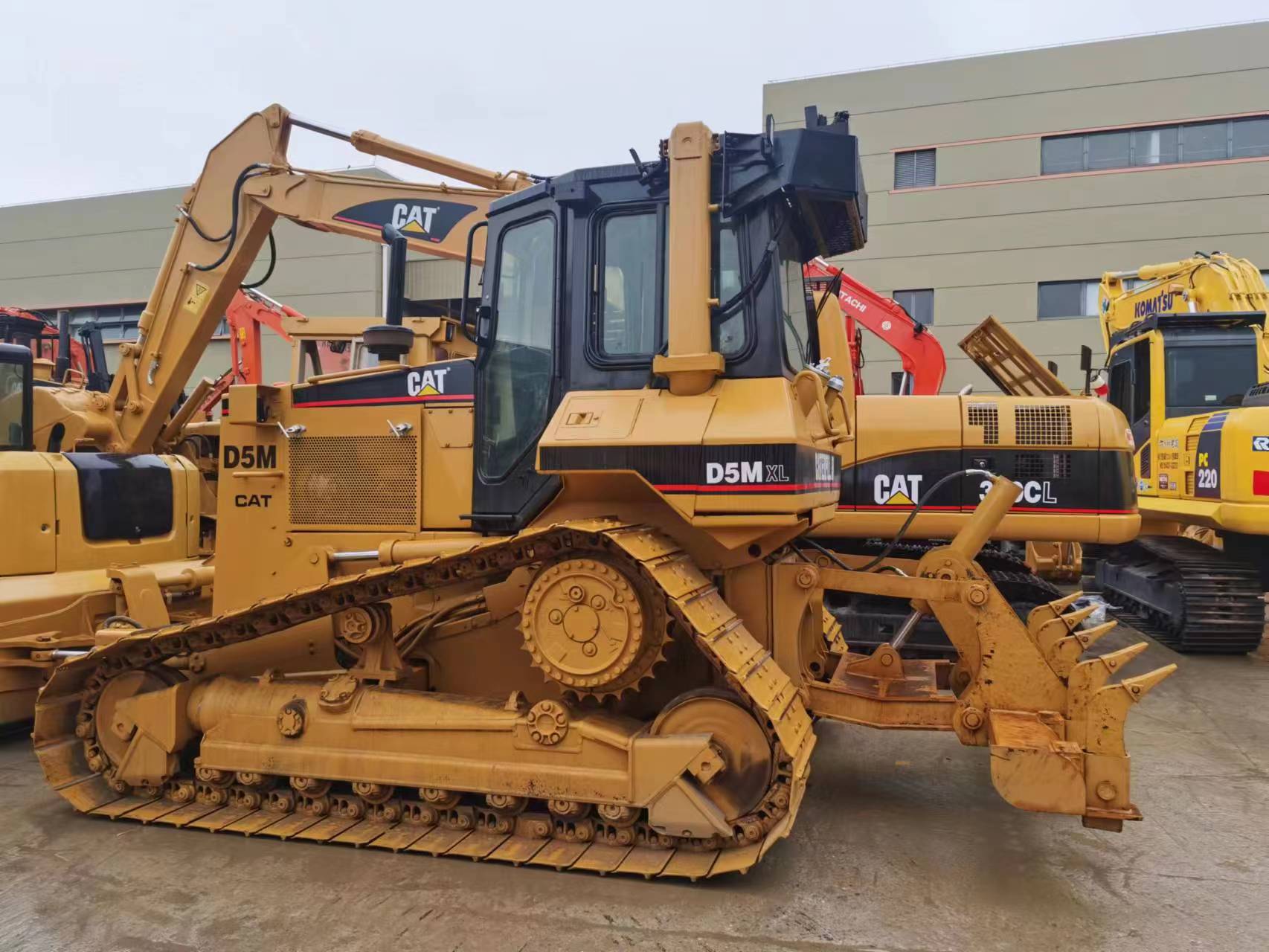 Dozing Capacity 8.6m3 Used CAT D5M Bulldozer Original CAT D5G D5K D5H Crawler Bulldozer