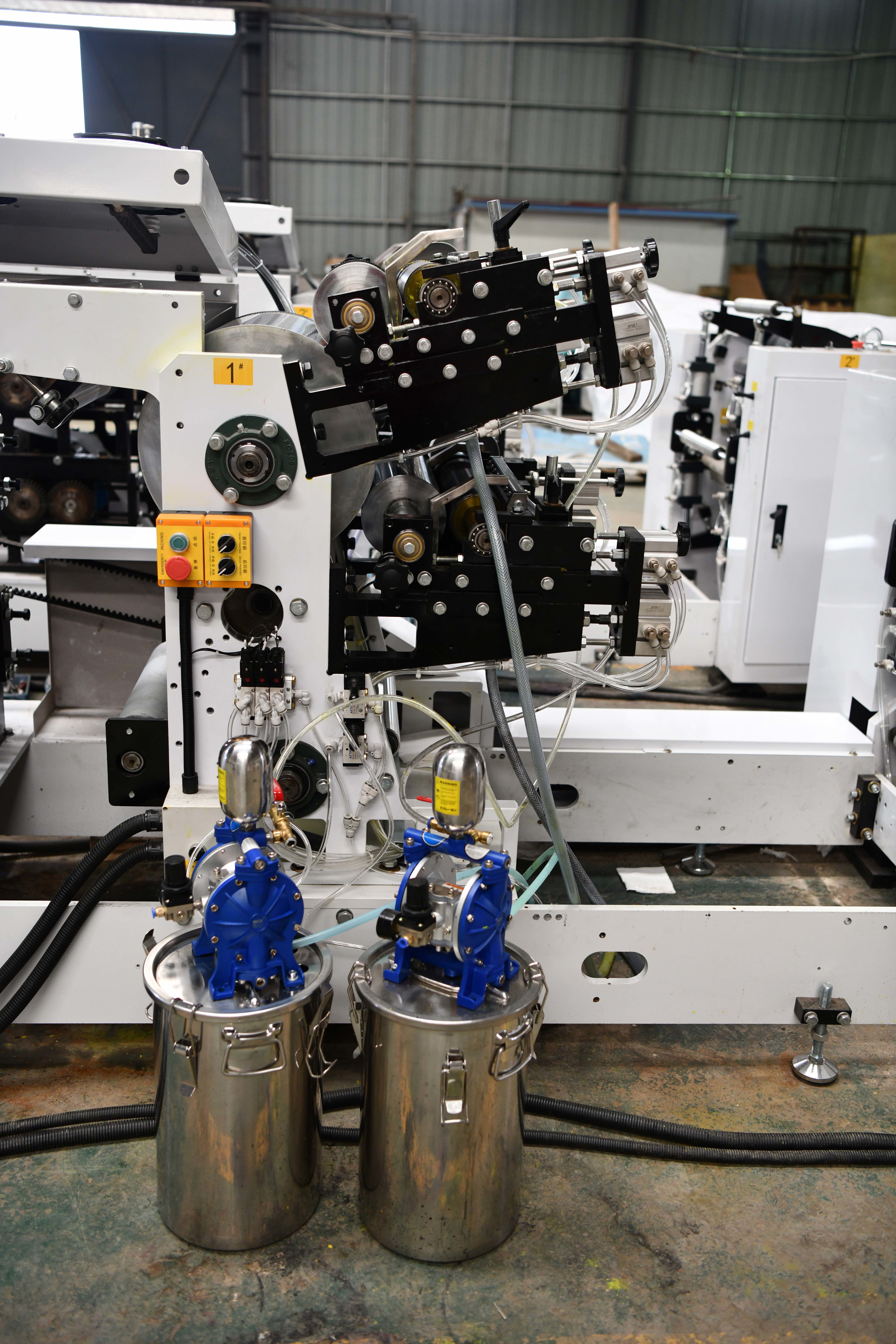 High Speed Good Quality Napkin Tissue Folding Machine With Automatic Transferring