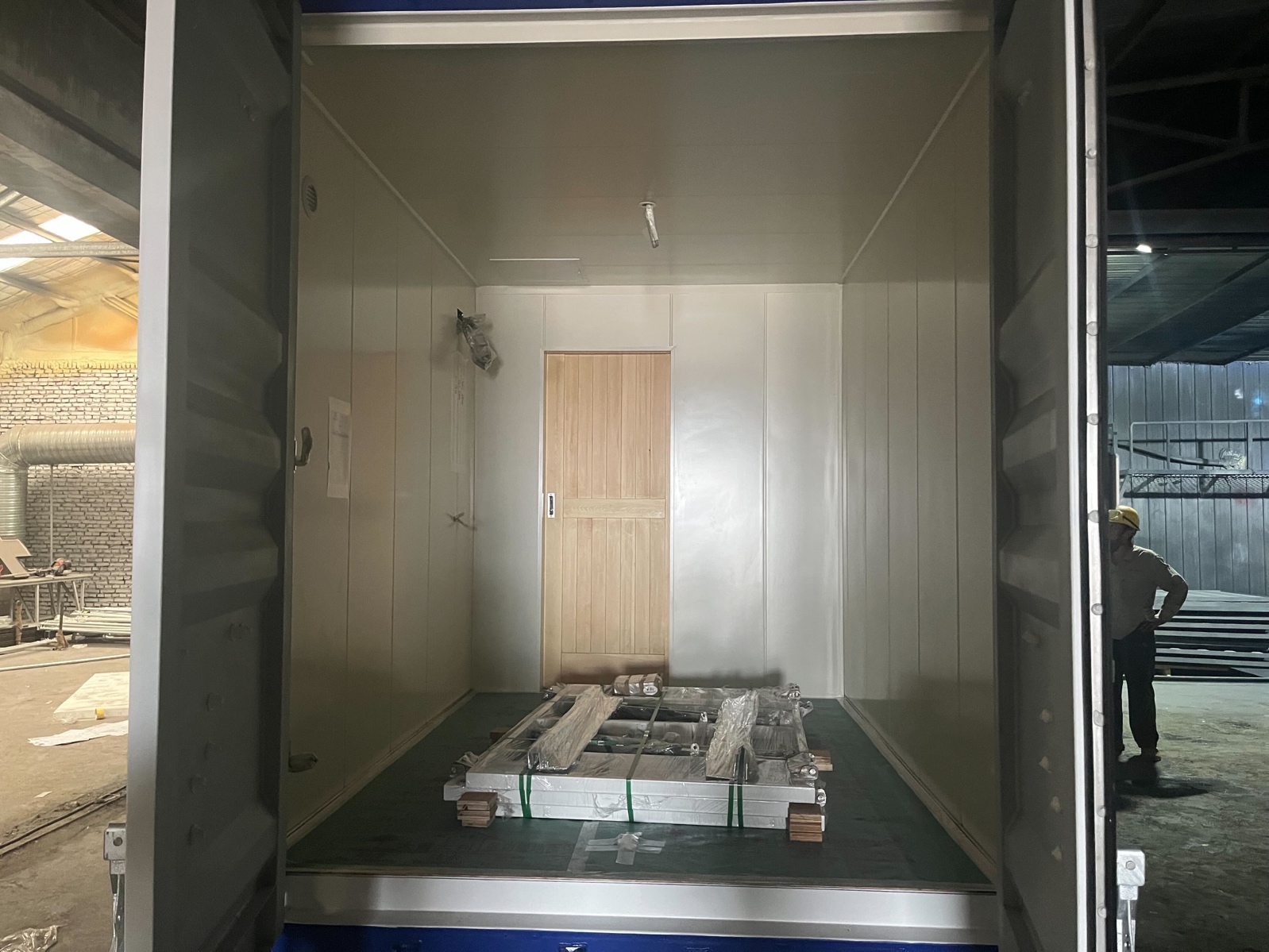 20HC Solar Energy Charging Station Container House Integrated Battery Energy Storage Container Prefab Steel Charging Cabin