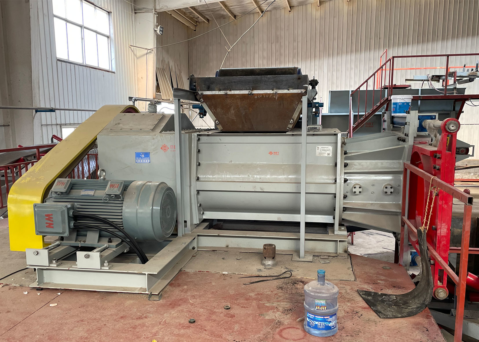 New Type Crusher Mixing Front Grid Mixing Extruding Machinery For Clay Brick Factory