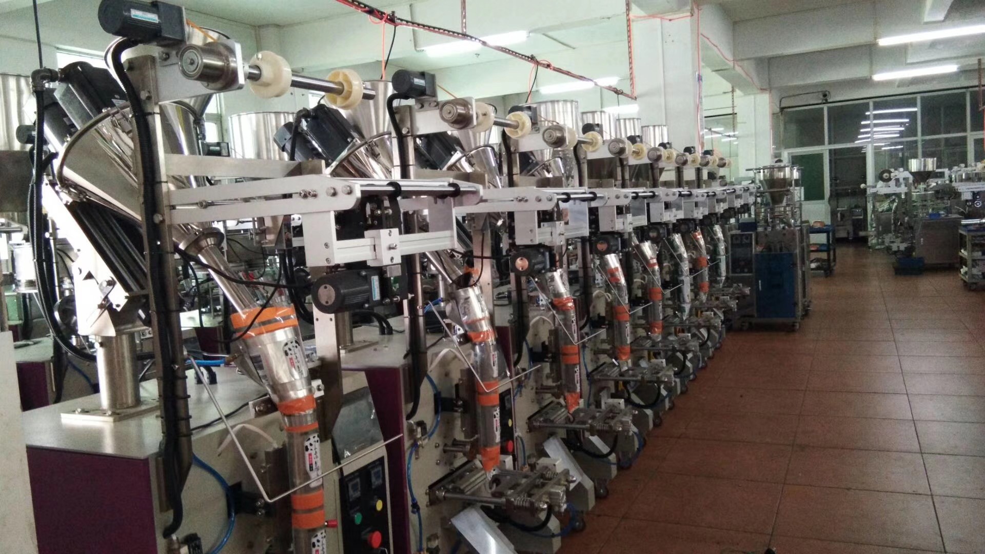Furniture Hardware Wardrobe Hinges Cabinets Hydraulic piston Hinge soft close Kitchen Cupboard Hinge packing machine