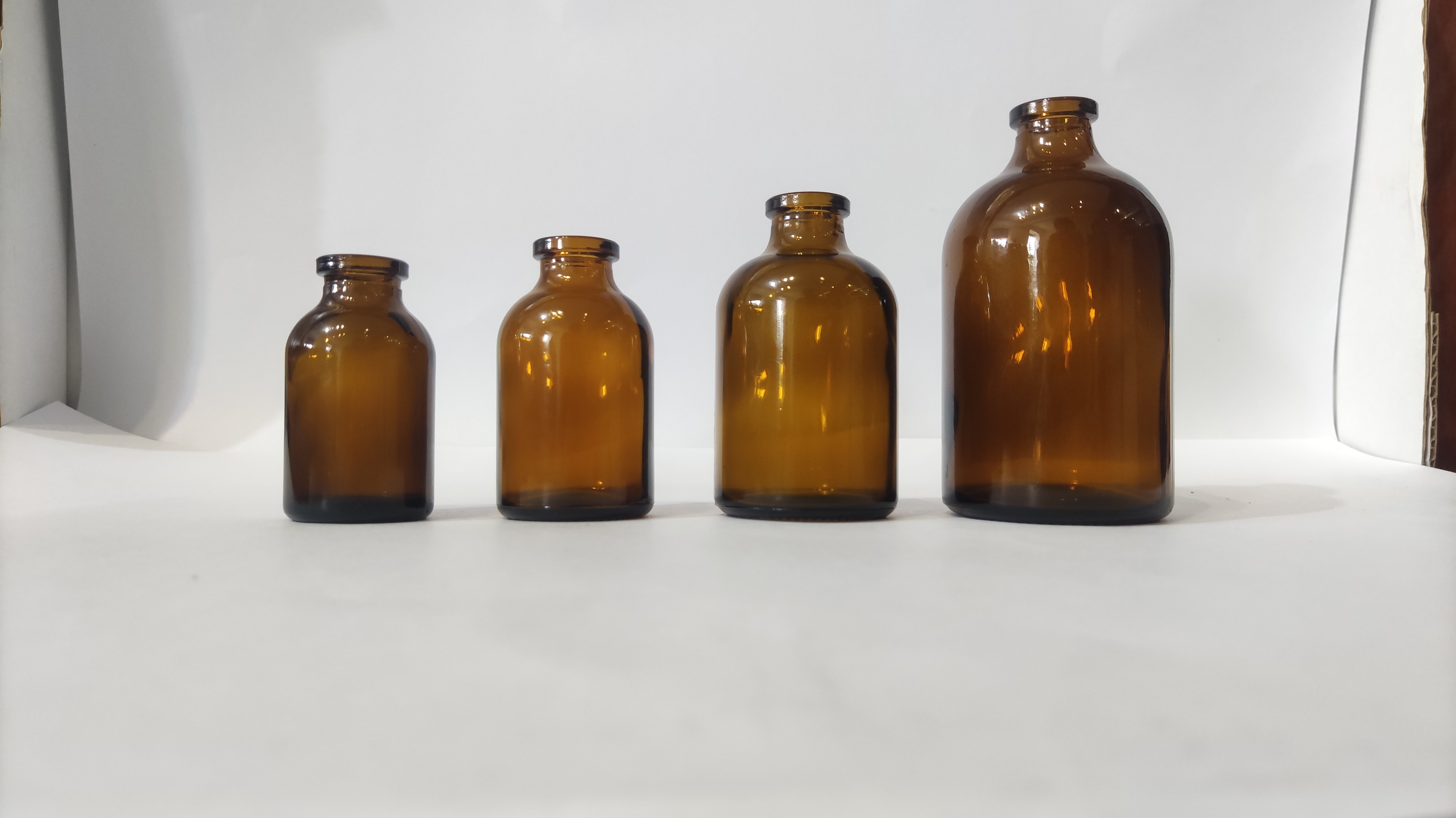 Borosilicate Glass Molded Essential Oil Bottle 20ml 30ml 50ml 100ml Injection Glass Vial
