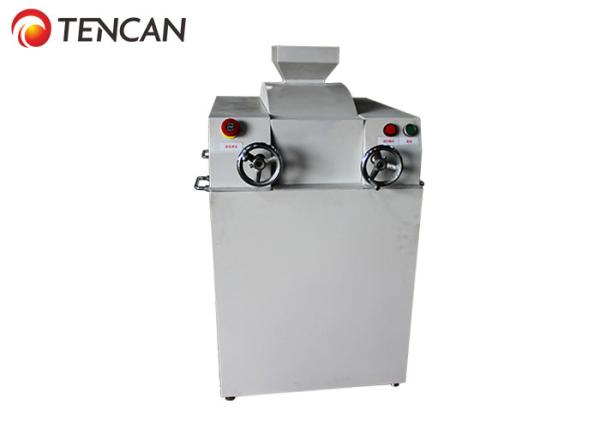 Quality Compact 380V-50Hz Powder Double Roll Crusher Adjusting Output Granularity for sale