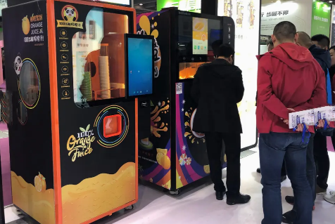 Custom Automatic Juice Vending Machine Commercial Fresh Orange Juicer 110V - 220V