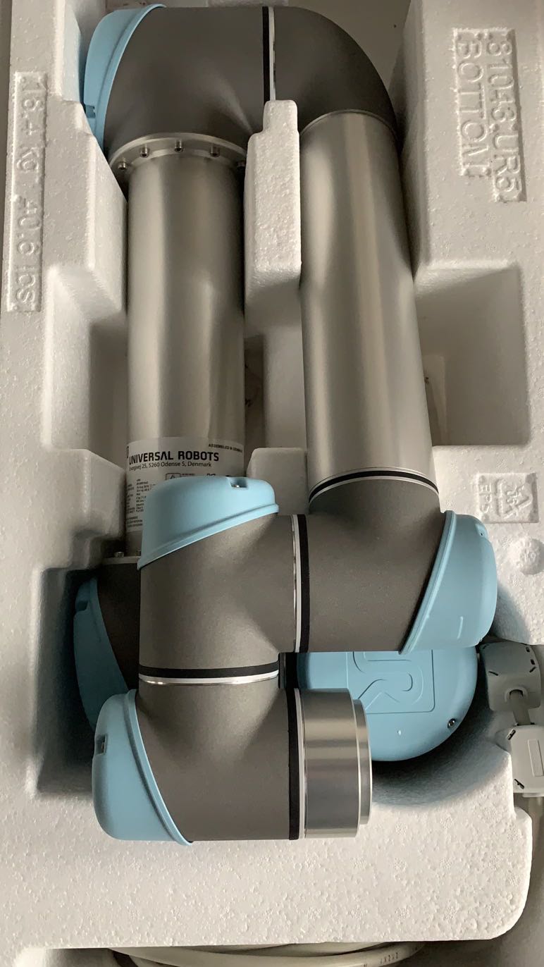 Programmable Robotic Arm UR5 with Robotiq robot gripper for 6 Axis Cobot