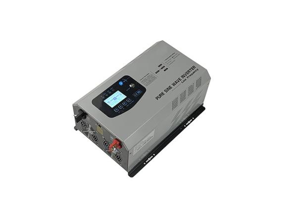 Quality Pure Sine Wave Solar Panel Controller Inverter 4000W Low Frequency for sale