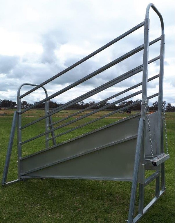 Portable sheep loading ramp / livestock handling equipment