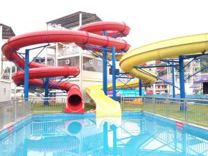 China Outdoor Custom Water Slides Spiral Water Slide For Adults And Kids wholesale