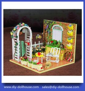 China Diy wooden dollhouse mini glass dollhouse miniature room box model building cottage D017 wholesale