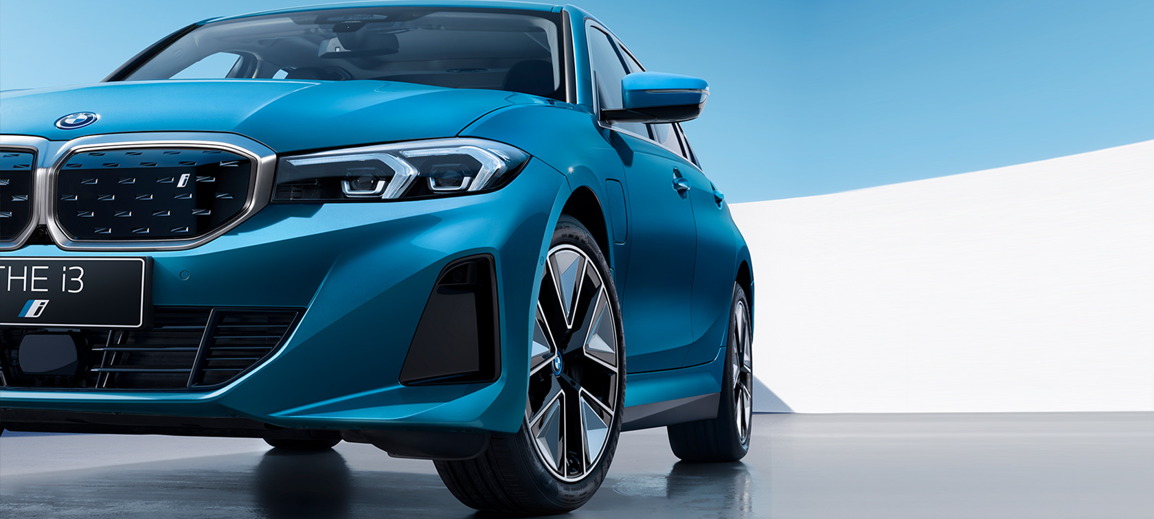 Battery Electric Vehicle 2023 Brilliance I3 EV Auto Electric Car 5 Seat Luxury Sedan