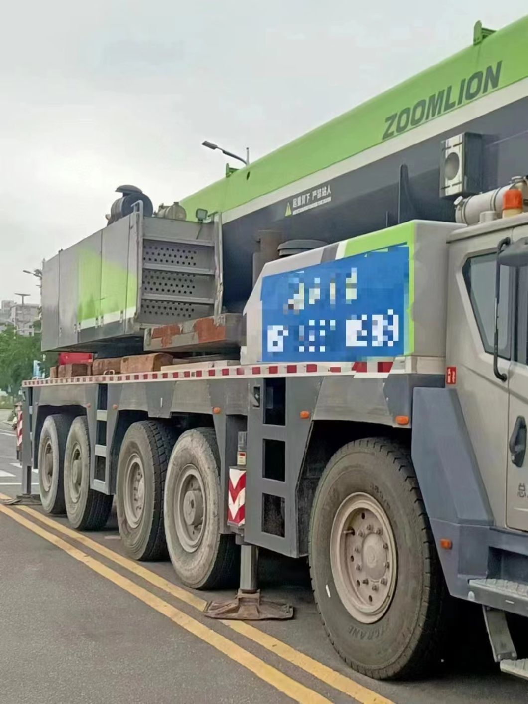 Zoomlion Heavy Industry Truck Crane All Road Crane 200 Tons for Sale
