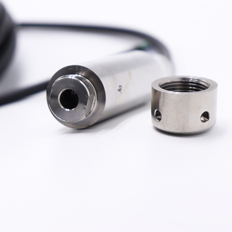4-20ma 0.5-4.5V Throw In Type Submersible Level Sensor Transmitter For Deep Well