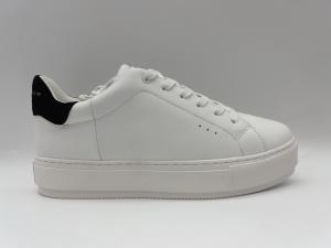 China Classic White Leather Hiking Shoes Stylish Womens With Round Toes wholesale