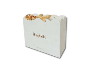 China Custom Printing Paper Bags With Silk Handle , Shopping Paper Bag wholesale