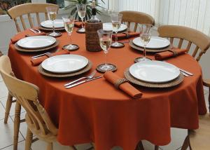 China Customized Disposable PP Non Woven Tablecloth with 100% Polypropylene Fabric wholesale