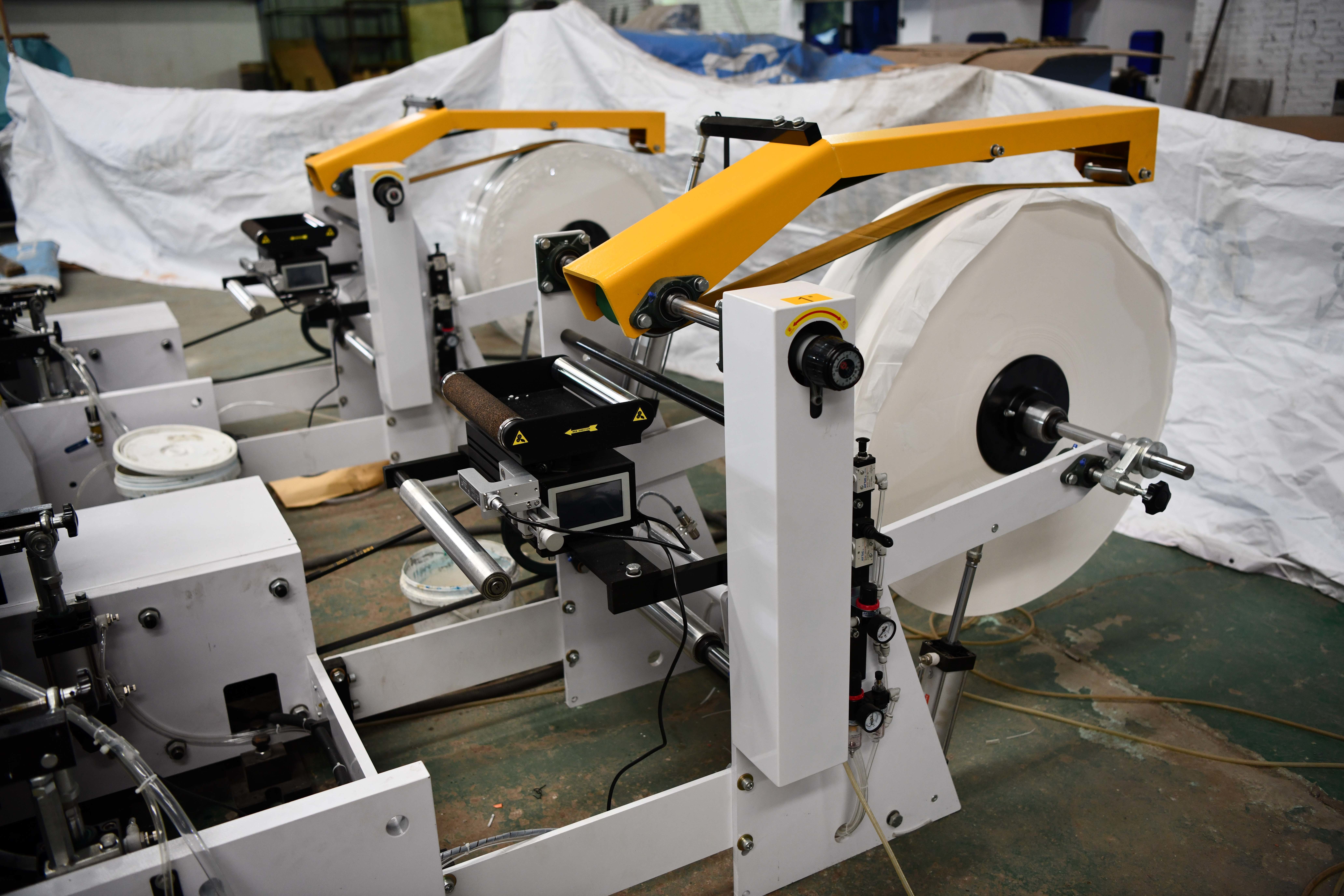 High Speed Good Quality Napkin Tissue Folding Machine With Automatic Transferring