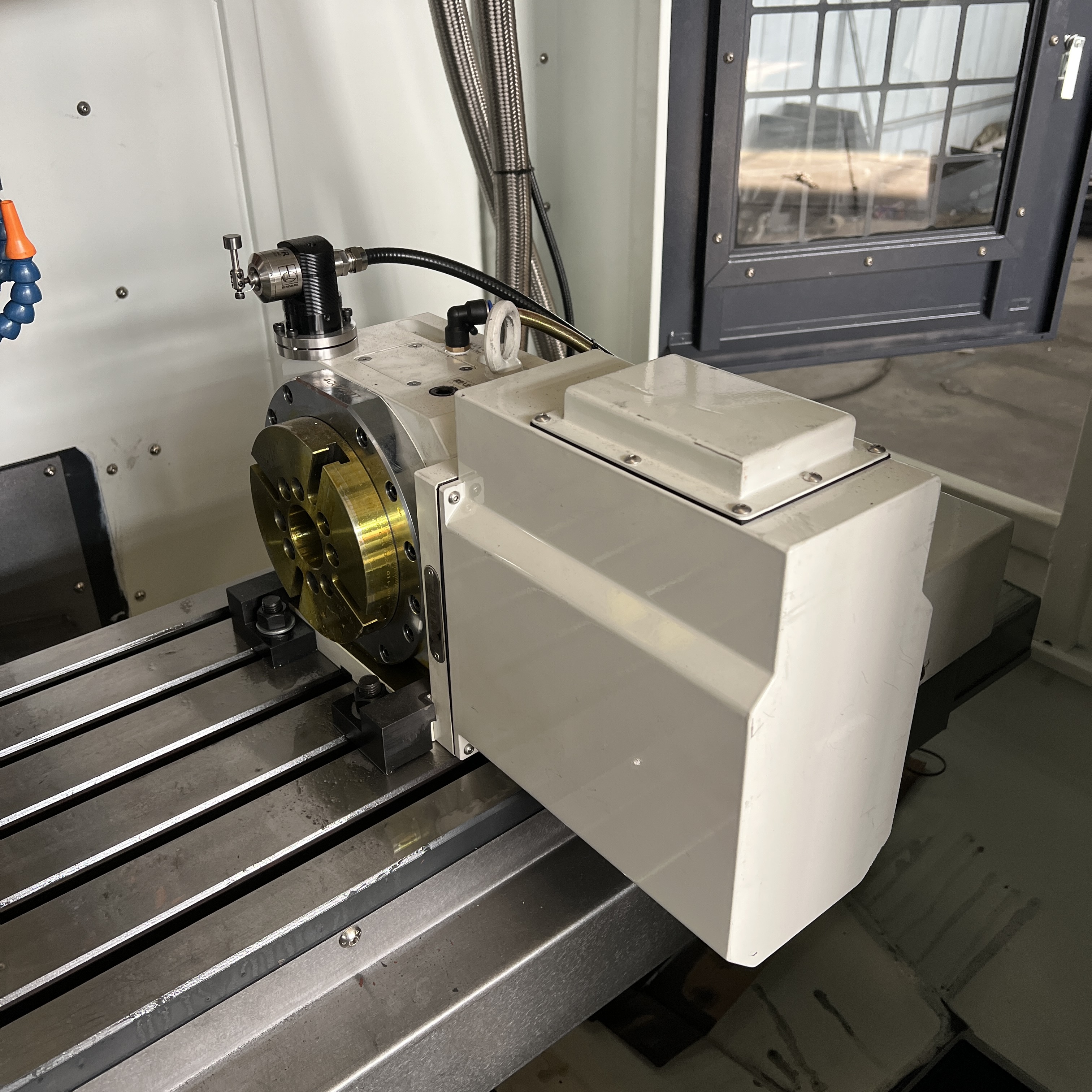 SIEMENS Control System Mini VMC1580 CNC Machining Center for Electronics Industry
