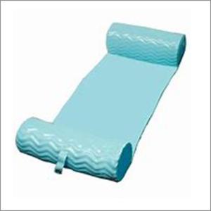 China Multi Purpose Pool Drifter , Floating Pool Mat Lightweight XPE Material wholesale