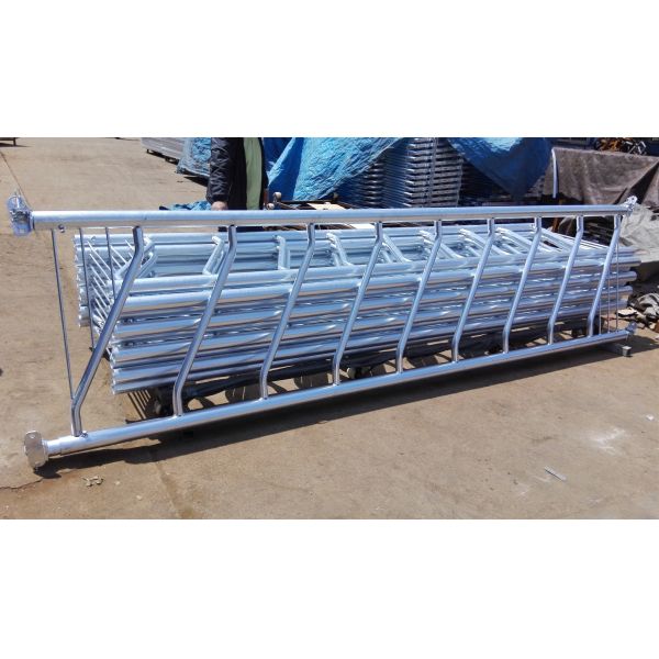 Diagonal Self Locking Cattle Feed Barriers High Strength Structure