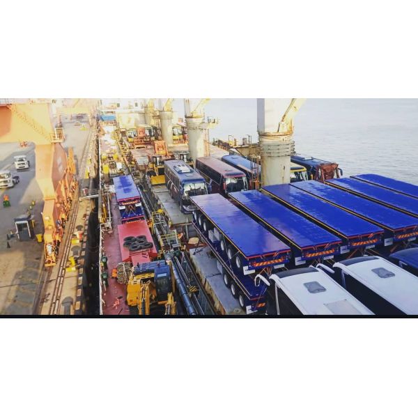 CIMC Hot Sale 3 Axle made by high quality iron 40ft Container Chassis Car Trailers Flat Bed Container Flatbed Semi Trailer