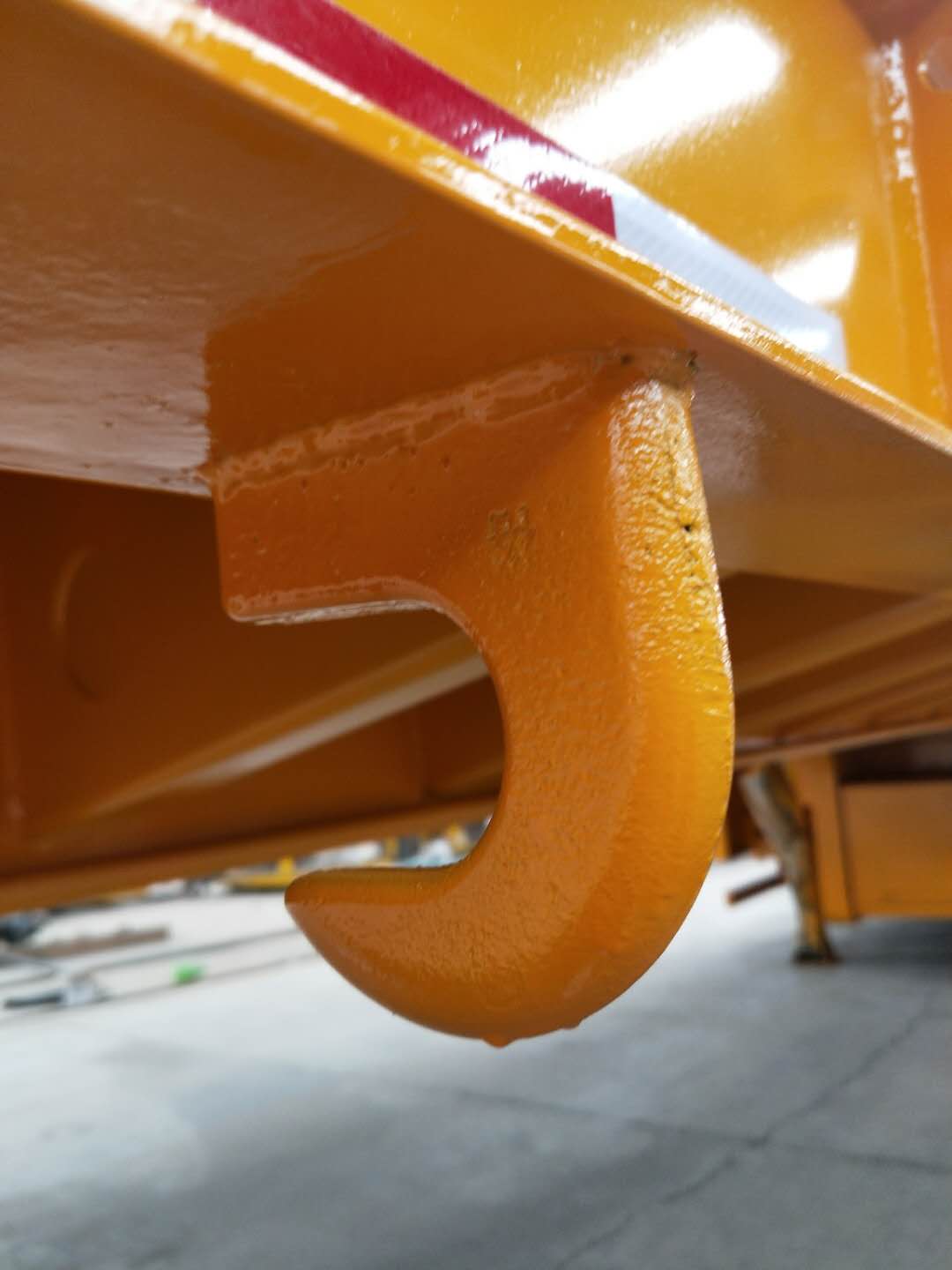 Transport Excavator with Hydraulic Gooseneck 80Tons 4 Axles Low Bed Trailer and Ladder