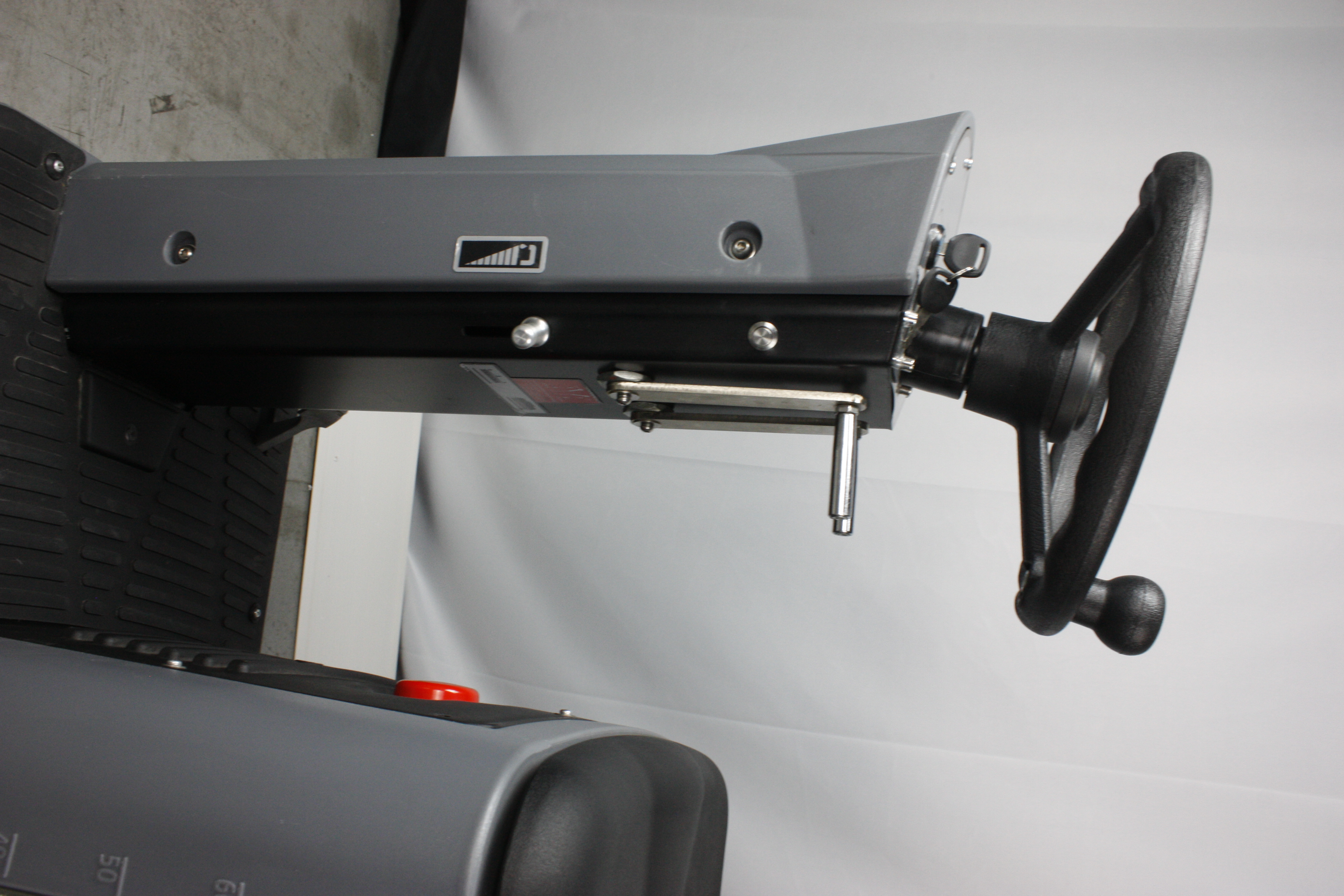 Ride On Commercial Floor Scrubber Cleaning Machines 830MM Squeegee Width