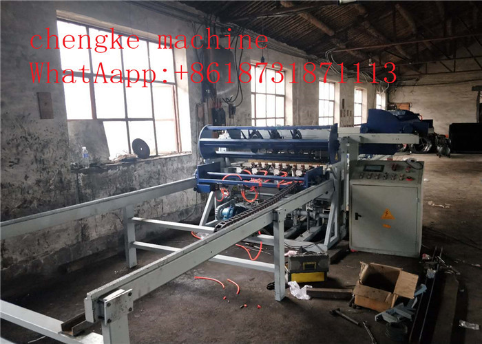Automatic Swing Wire Fence Mesh Welding Machine Smooth Mesh Surface , Saving Labor