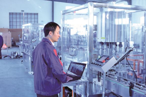 5000BPH 380V Automatic Bottle Capper For Plastic Bottle