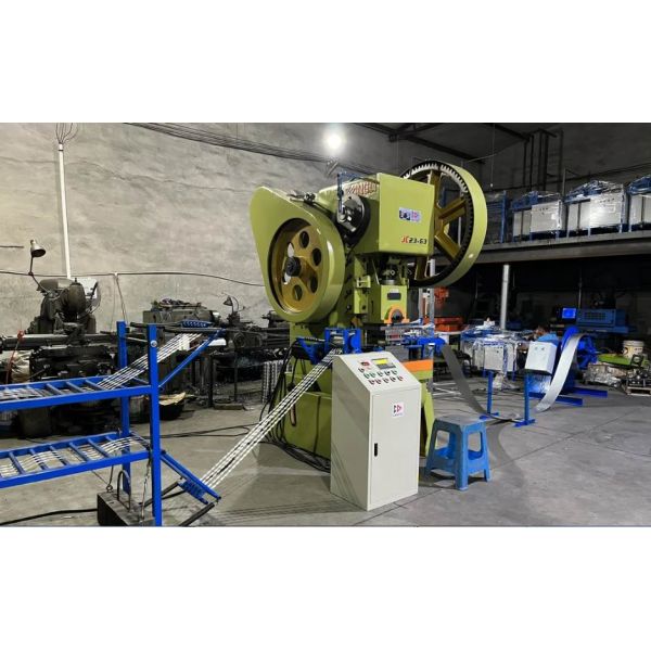 Razor Barbed Wire Making Machine/Razor Wire Fence for Protection