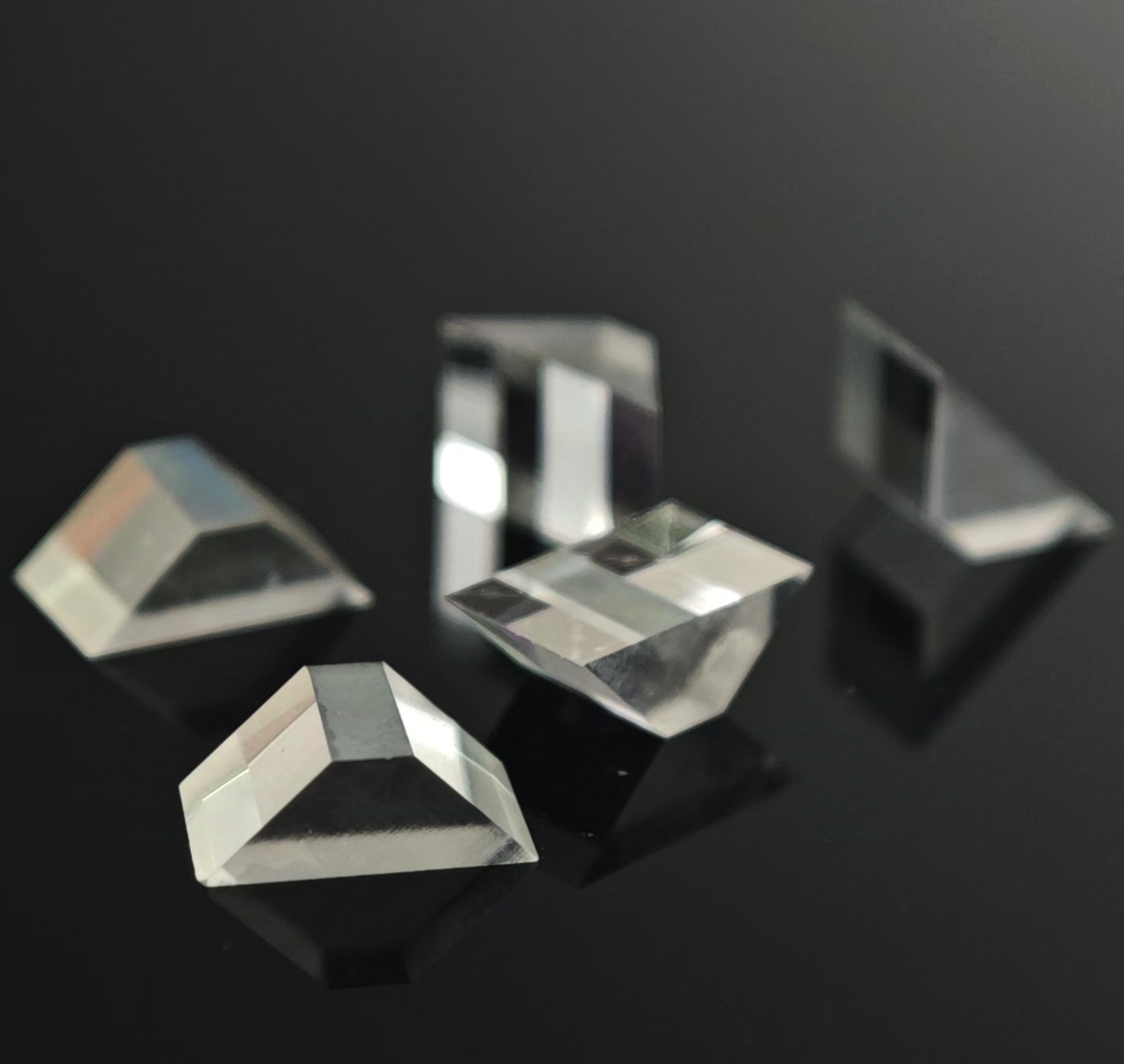 Cube Or Triangle Optical CVD Diamond Prism Mono / Single Crystalline CVD Diamond