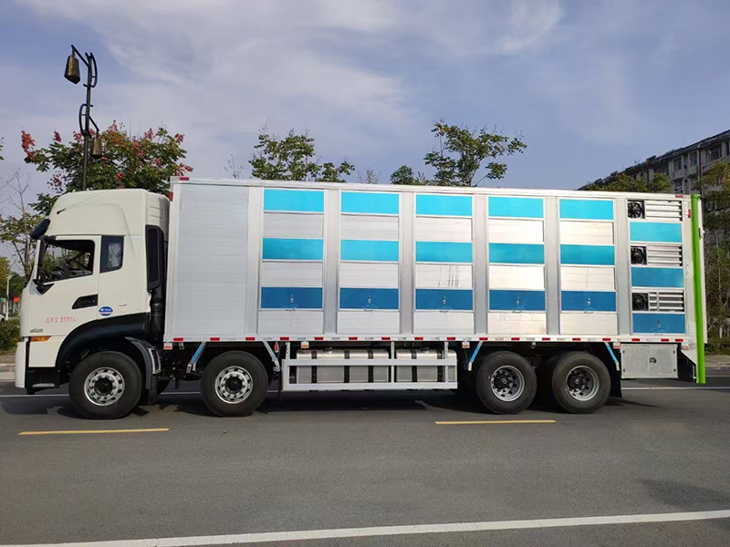 Export Customization 8x4 35 TONS Live Poultry Transportation Truck Piglets Transport Truck With Aluminum Alloy Compartment Box