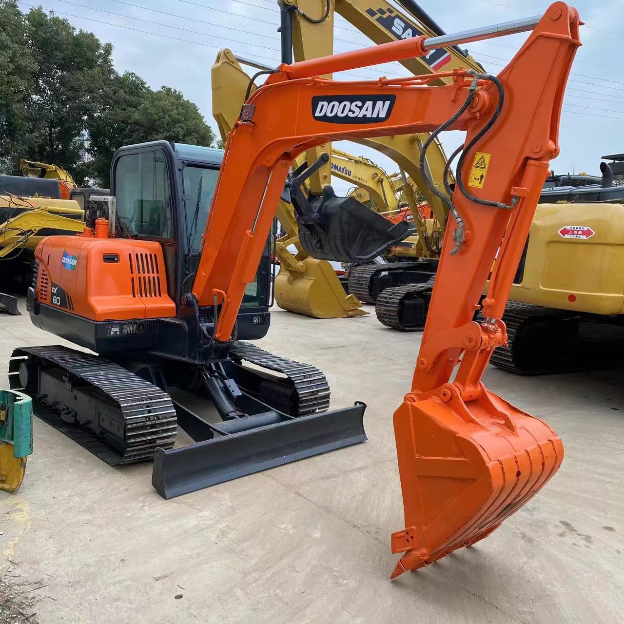 TOSHIBA Hydraulic Cylinder 68kw Korea Mini Excavator Doosan DX60 DH55 60 Used Digger