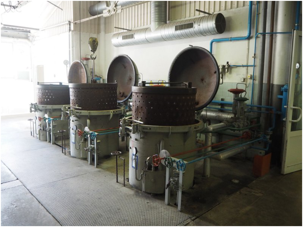 3 Parallel Vertical Retort With Hydraulic Automatic Open / Close Door