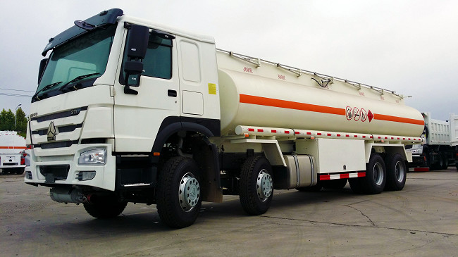 China Sinotruk Howo Oil Tanker Lorry 8x4 28000L wholesale