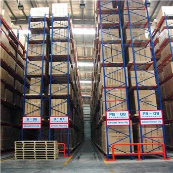 100% Accessibility VNA Pallet Racking Higher Density Warehouse Pallet Shelving 4-6 Levels