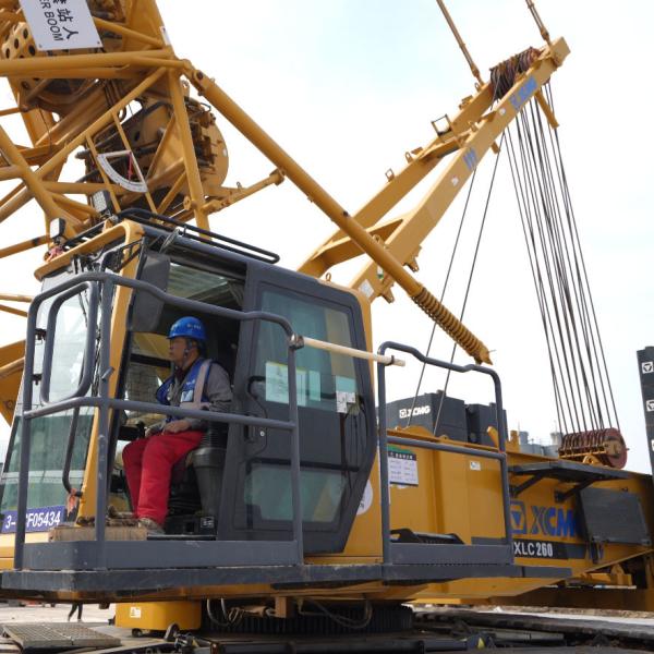 Quality Second Hand 260T Used Crawler Cranes 117m/Min Hositing Rope Speed XGC260 for sale
