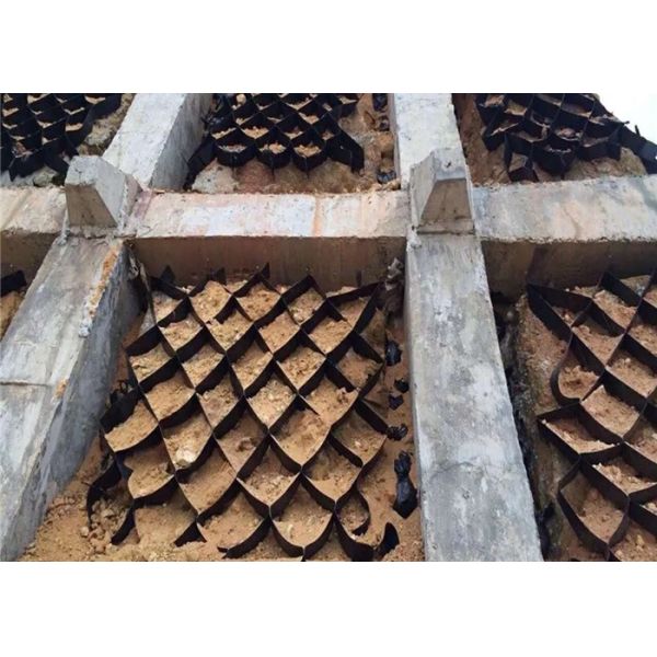 Retaining Wall Geocell Confinement System