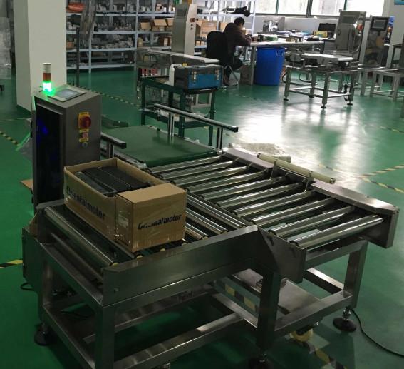 Quality CheckWeigher for Heavy Weight 10- 20kgs products weight  and reject process for sale
