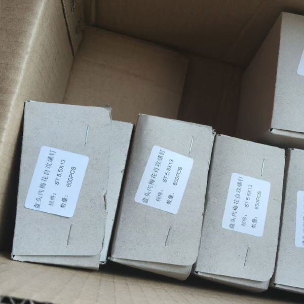 DIN7500 DIN7504 Hexalobular Socket Pan Head Screws