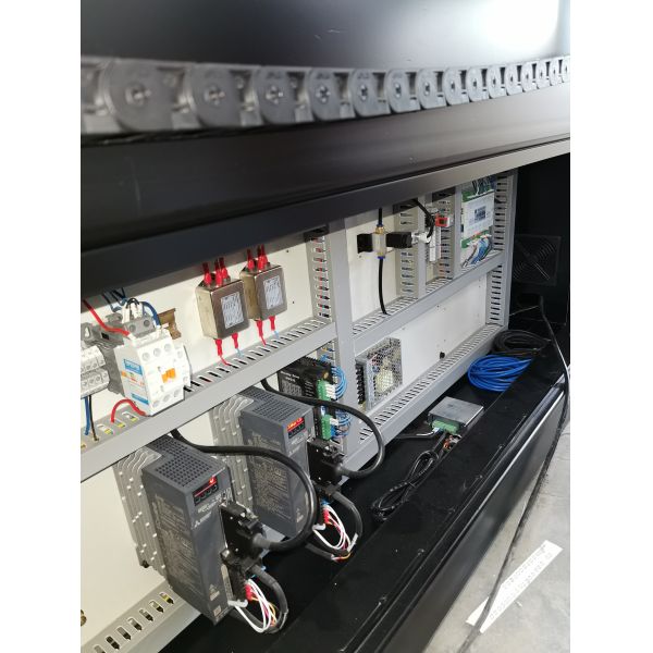 High Accuracy CO2 Laser Cutting Machine 1300mm X 1300mm Mitsubishi Servo