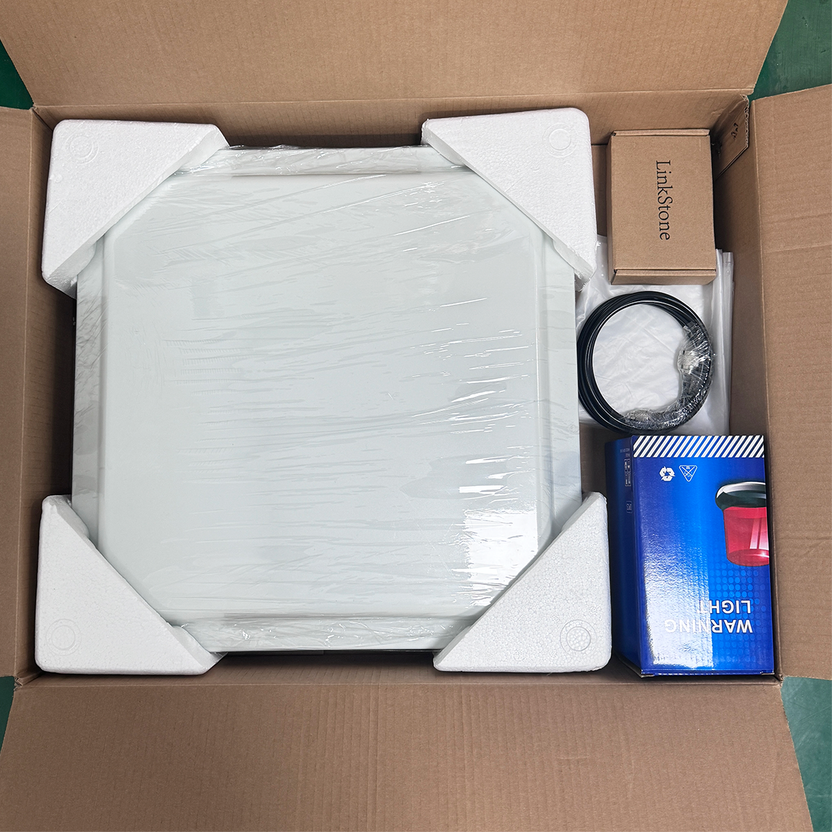 White UHF 860-960 MHz 5-10m Detection Range 1 Host 1 Antenna RFID EAS System