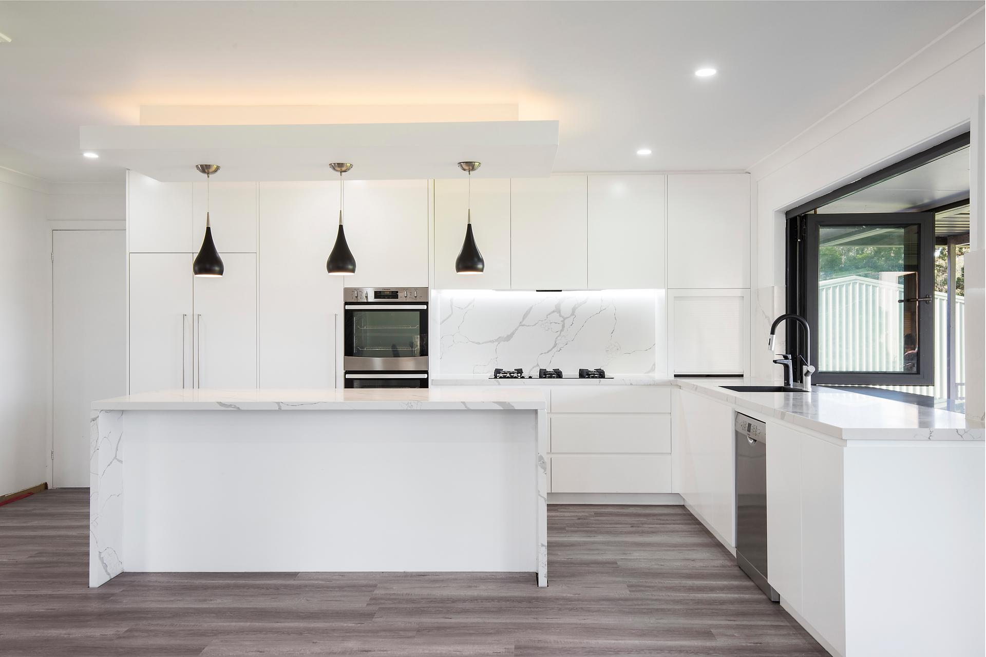 Quartz Stone Countertop Solid Wood Matte Lacquer Kitchen Cabinets with Oven and Stove