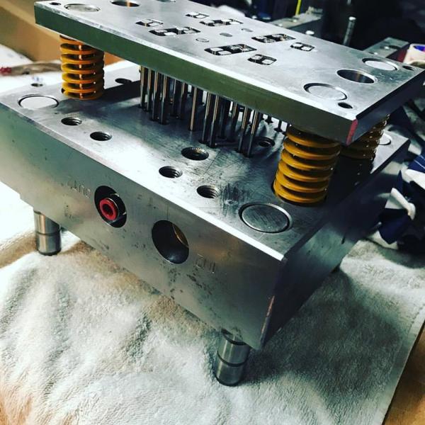 Hot Runner Injection Molding 1000000 Max Shot Customized High Precision