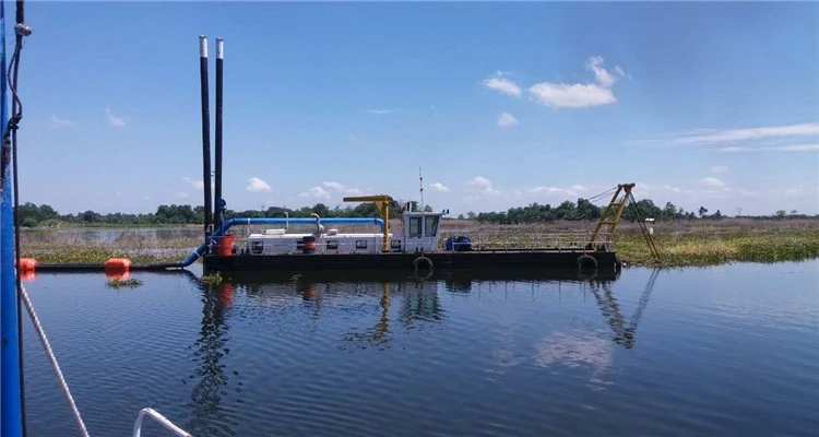 18" 3000m3/Hr Suction Dredger Ship 15m Sand Mining