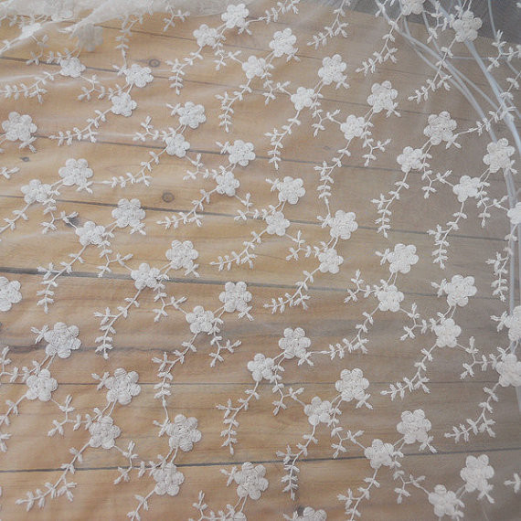 White Embroidery Floral Nylon Lace Fabric Mesh Cloth For Clothing / Bed Wraps