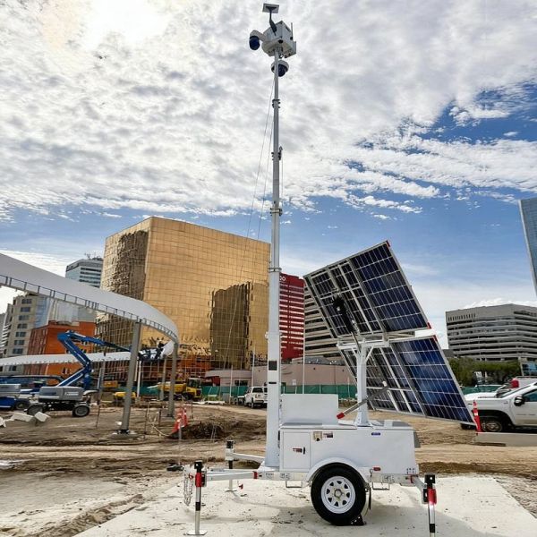 Robust Mobile Solar Light Tower with 14000 lm Light Output, 230Ah LFP Battery, and IP67 Rating for Parking Lot Safety