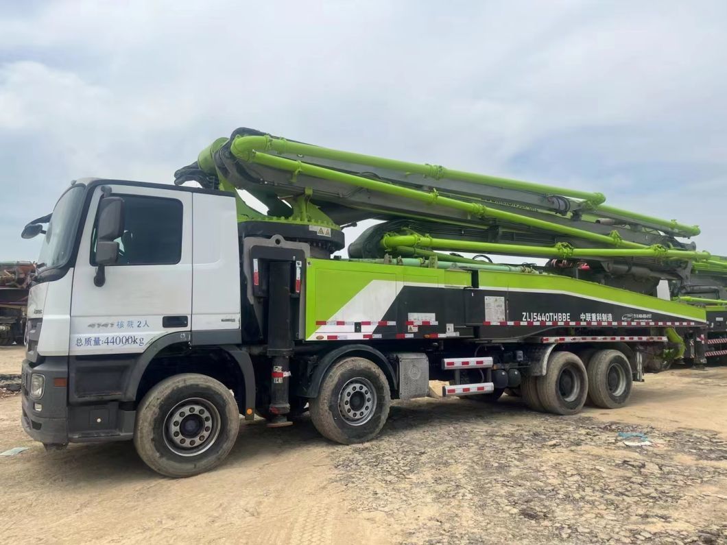 Zoomlion Used Concrete Pump Truck 56m Concrete Boom Pump with Mercedes Benz