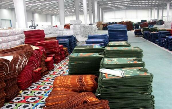 SGS Approved Environmental Artificial Grass Carpet For Landscape Garden Deco With U.V. Resistance PE Pile Content